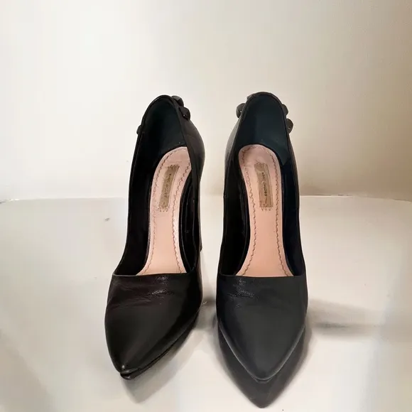 Marc Jacobs Black Calf Leather Studded Heels Pumps. 35 1/2 (US 5)