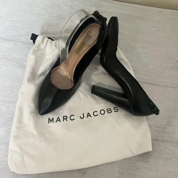 Marc Jacobs Black Calf Leather Studded Heels Pumps. 35 1/2 (US 5)