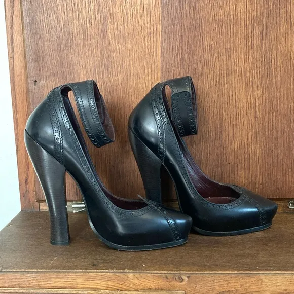Marc Jacobs Pin Up 6” leather Platforms Bettie 39