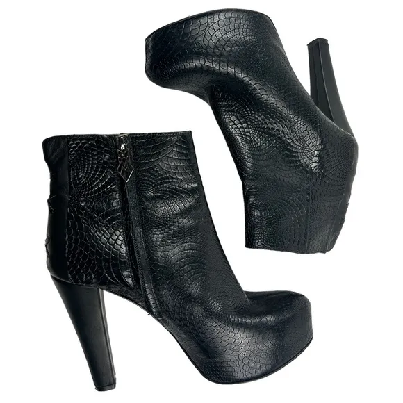 Marchez Vouz by Yeardley Black Leather Platform Heels Booties Size 8.5