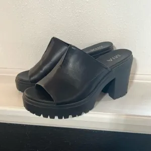 Mia black platform chunky block heel sandals y2k 90’s style size 9