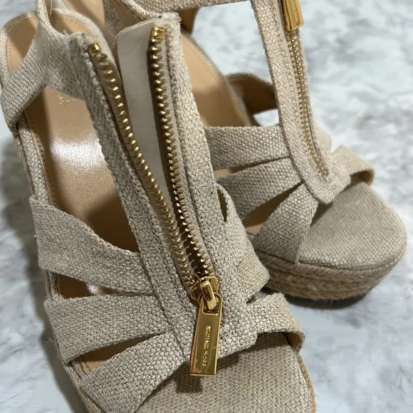 MICHAEL KORK BERKELEY WEDGE SANDALS CREAM  SZ 8