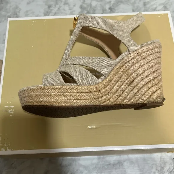 MICHAEL KORK BERKELEY WEDGE SANDALS CREAM  SZ 8
