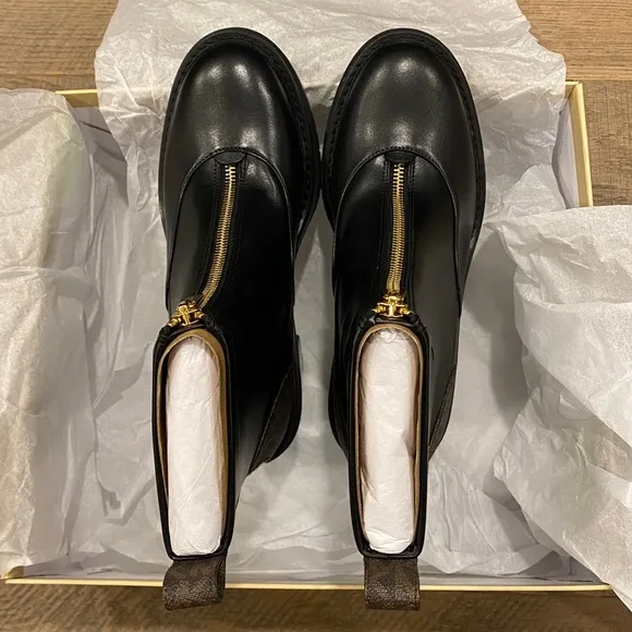 Michael Kors Cyrus MK Logo Black Bootie Ankle Boots Shoes Heels Pumps NEW