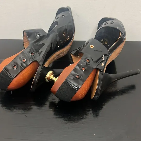 Michael Kors Eyelet Sandals 9M