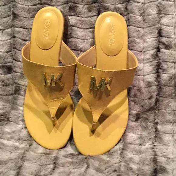 MICHAEL Kors GOLD SANDALS NWOT