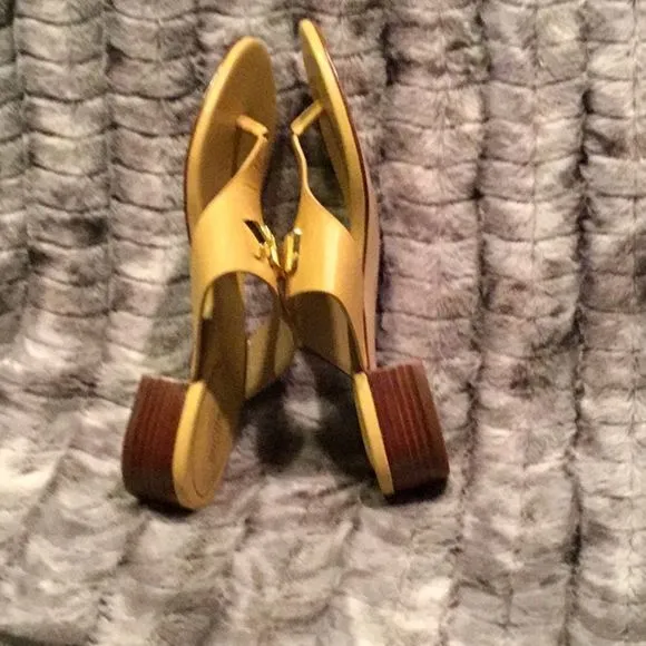 MICHAEL Kors GOLD SANDALS NWOT
