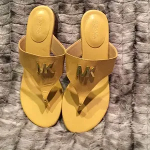 MICHAEL Kors GOLD SANDALS NWOT
