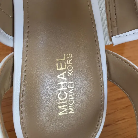 Michael Kors Women’s Sandals Optic White Size 7 Gold Logo MK Block Heel NEW