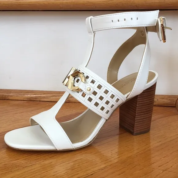Michael Kors Women’s Sandals Optic White Size 7 Gold Logo MK Block Heel NEW