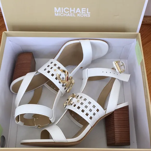 Michael Kors Women’s Sandals Optic White Size 7 Gold Logo MK Block Heel NEW