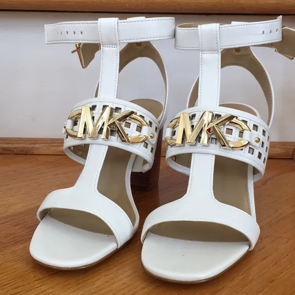 Michael Kors Women’s Sandals Optic White Size 7 Gold Logo MK Block Heel NEW