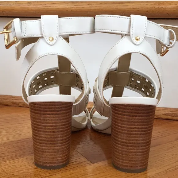 Michael Kors Women’s Sandals Optic White Size 7 Gold Logo MK Block Heel NEW