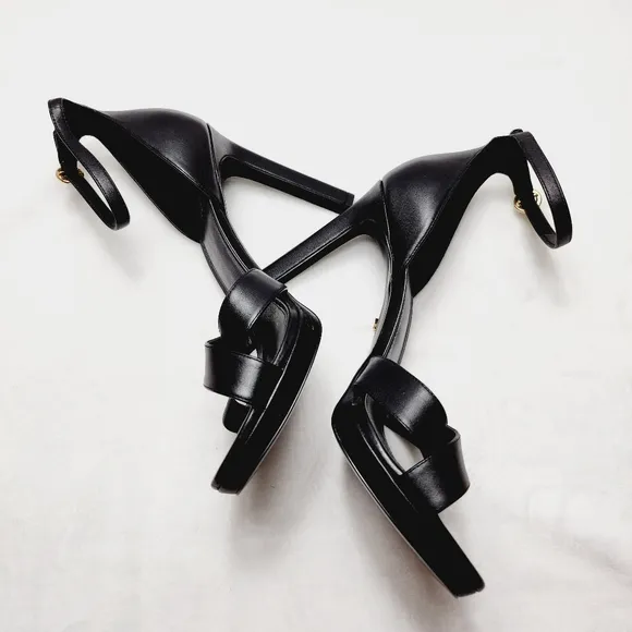 MICHAEL MICHAEL KORS black leather heel sandals