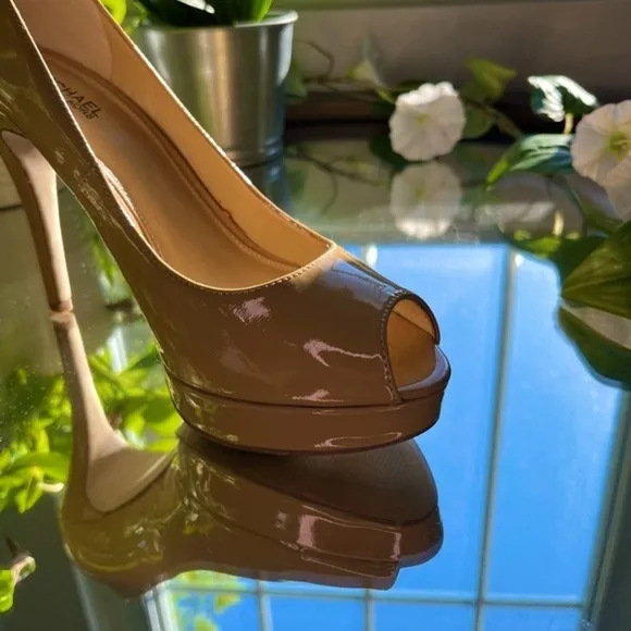 Michael Michael Kors Patent Leather Pumps Tan Heels Open Toe Size: 7M​​