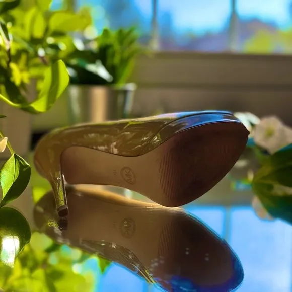 Michael Michael Kors Patent Leather Pumps Tan Heels Open Toe Size: 7M​​