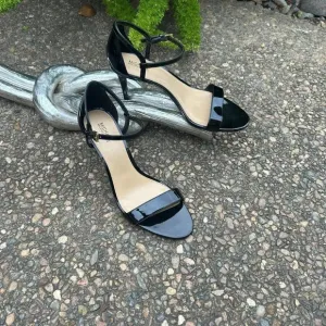 MICHAEL Michael Kors Simone Black Patent Leather High Heel Buckle Sandals New
