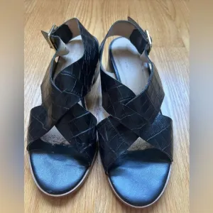 Minelli Block Heel Sandals Size 36 Black Crocodile Leather Cross Strap Peep Toe