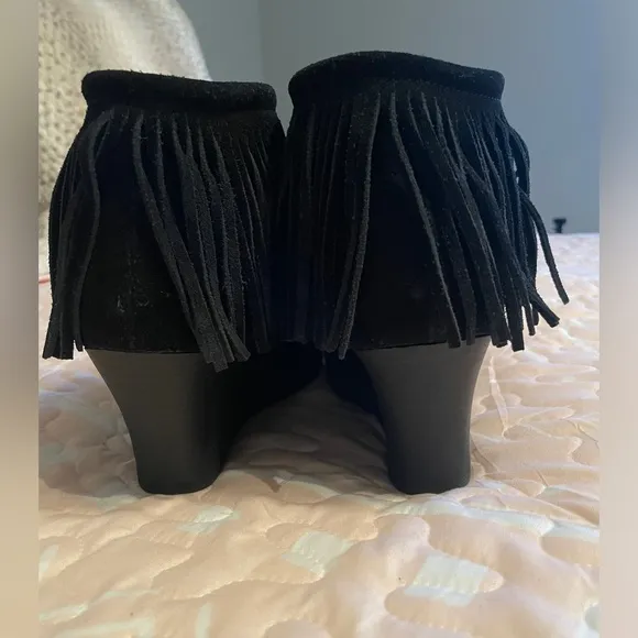 Minnetonka Black Suede Fringe Wedge Heel Lace Up Booties
