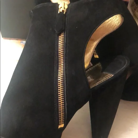 MIU MIU Black suede sandals. Size 10
