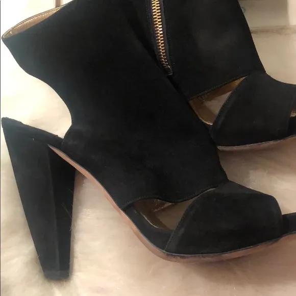 MIU MIU Black suede sandals. Size 10