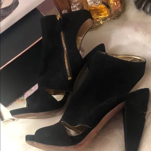 MIU MIU Black suede sandals. Size 10