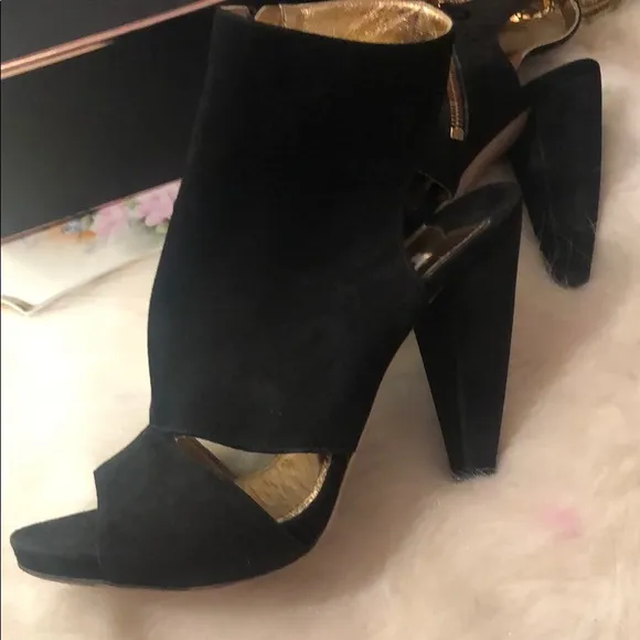 MIU MIU Black suede sandals. Size 10