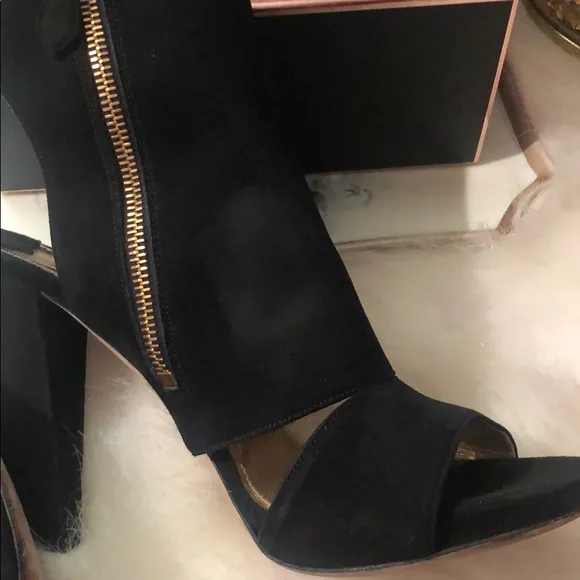 MIU MIU Black suede sandals. Size 10