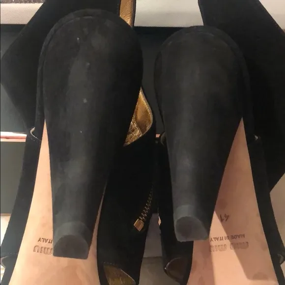 MIU MIU Black suede sandals. Size 10