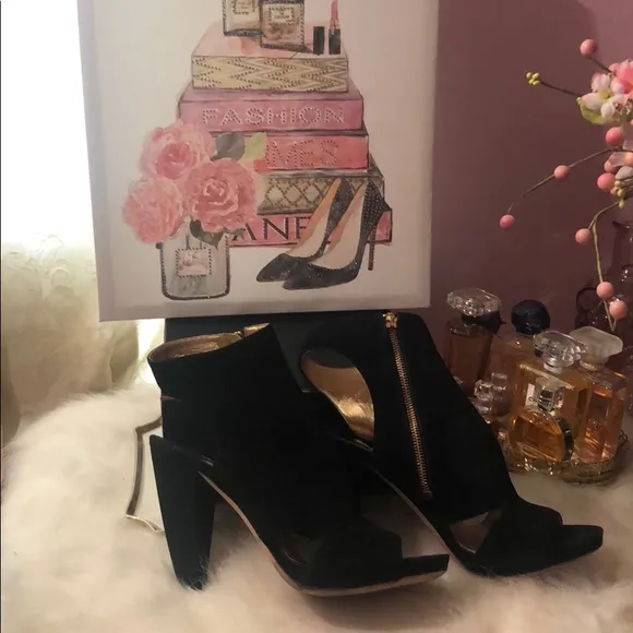 MIU MIU Black suede sandals. Size 10