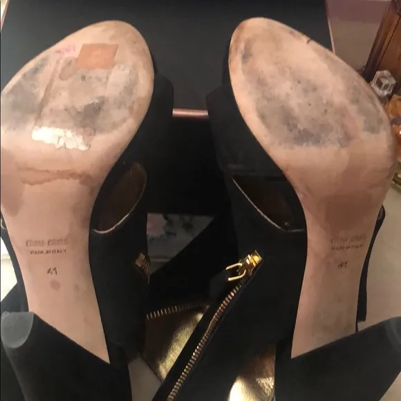 MIU MIU Black suede sandals. Size 10