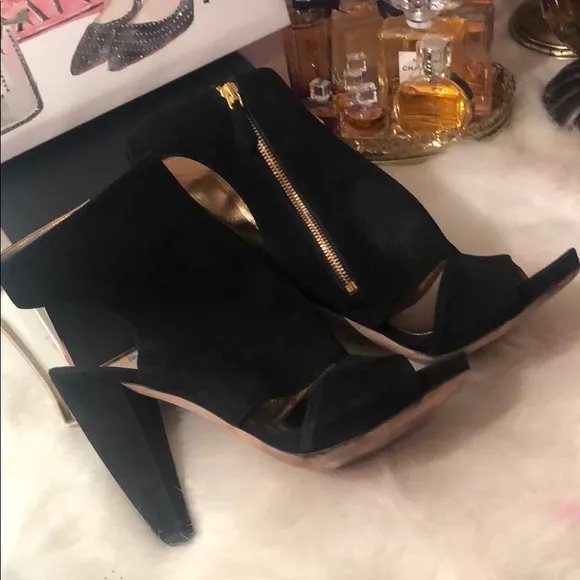MIU MIU Black suede sandals. Size 10