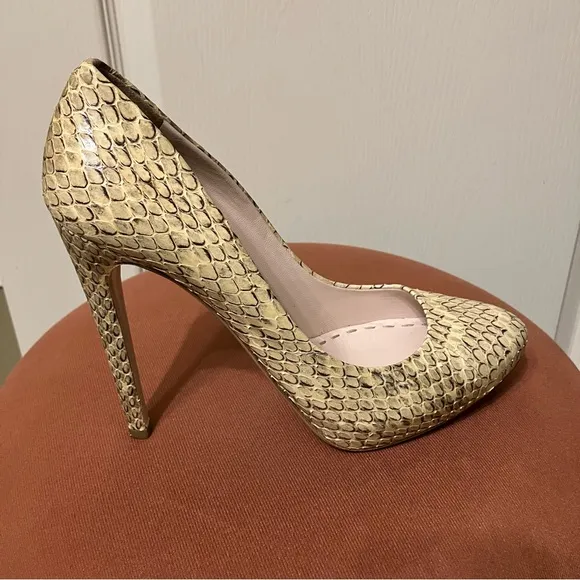 MIU MIU Heels Snakeskin PYTHON Pumps - Sz 39.5 (US 9.5) Excellent! ITALY