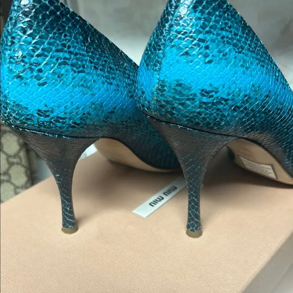Miu Miu turquiose Snakeskin Leather Pumps Heels Size 37.5
