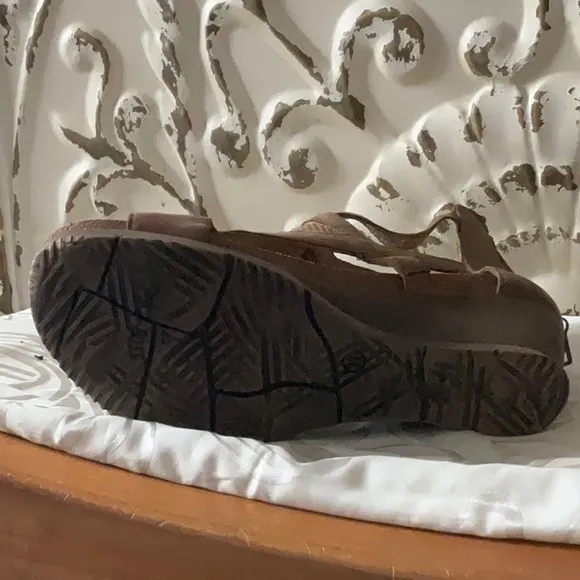 Miz Mooz Leather Small Wedge Sanals‎