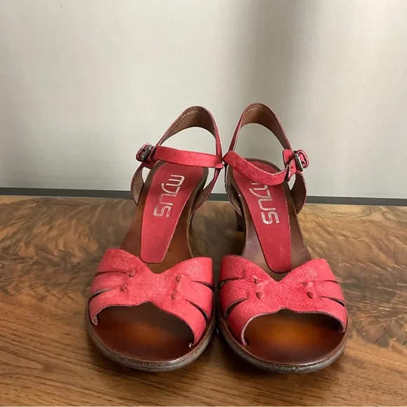 MJUS Vaughn Red Leather Sandals, New in Box