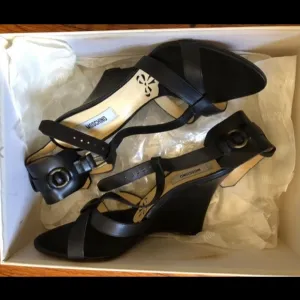 🖤🖤Moschino Black Leather Wedge Buckle Sandals