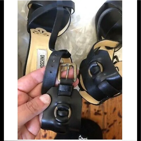 🖤🖤Moschino Black Leather Wedge Buckle Sandals