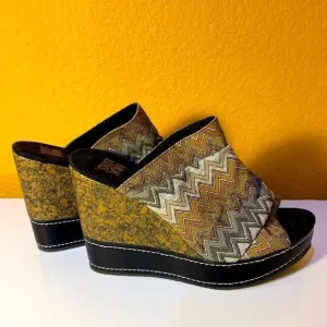 MUK LUKS Peyton Neutral Cork Platform Wedge Slip-on Peep-toe Sandal Size 9