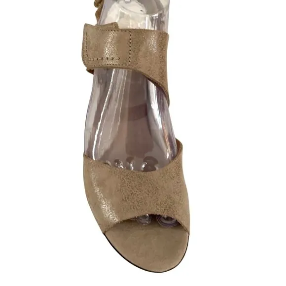 Munro American Fabiana Beige Suede Heeled Strappy Sandals 7.5 Narrow Open Toe