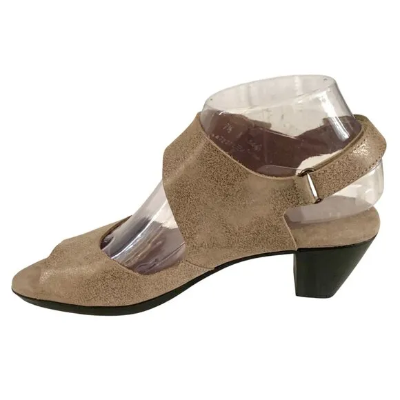 Munro American Fabiana Beige Suede Heeled Strappy Sandals 7.5 Narrow Open Toe