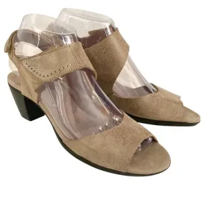 Munro American Fabiana Beige Suede Heeled Strappy Sandals 7.5 Narrow Open Toe