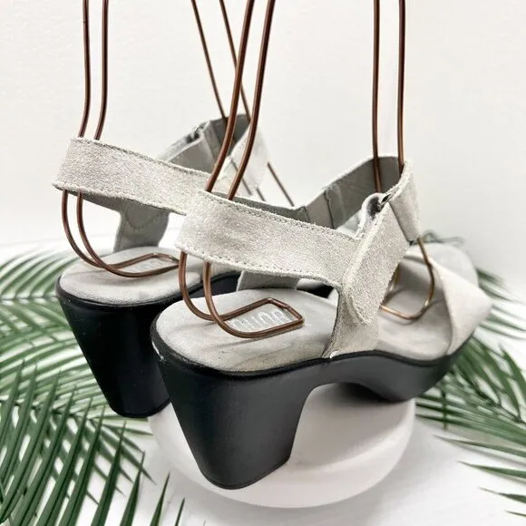Munro Women's Willa Gray Silver Suede Block Heel Strappy Sandals Size 9N