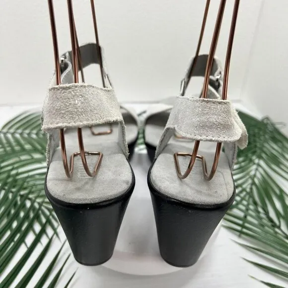 Munro Women's Willa Gray Silver Suede Block Heel Strappy Sandals Size 9N