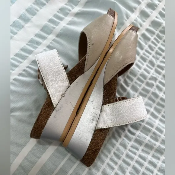 Naot Kingdom Soft Ivory/White wedge sandals size 37