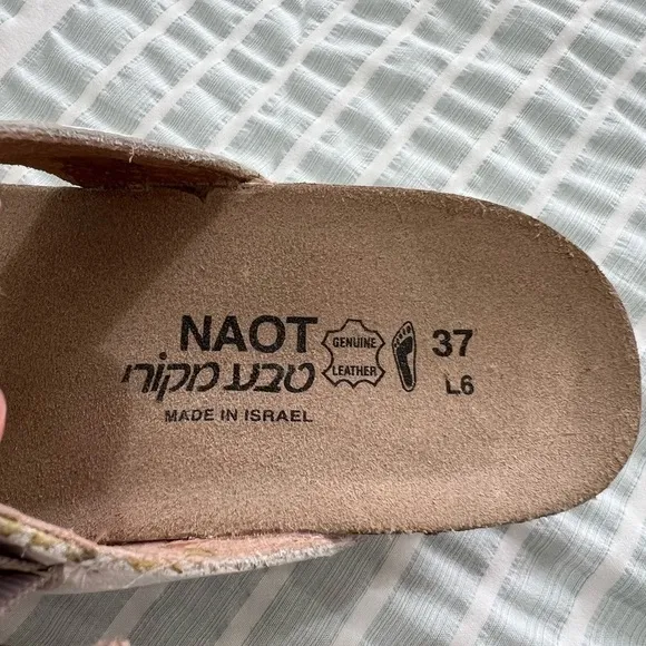 Naot Kingdom Soft Ivory/White wedge sandals size 37