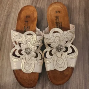Naot sandals size 9