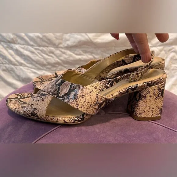 Naturalizer snakeskin print leather 2” block heel sandals size 8Wide NWOT