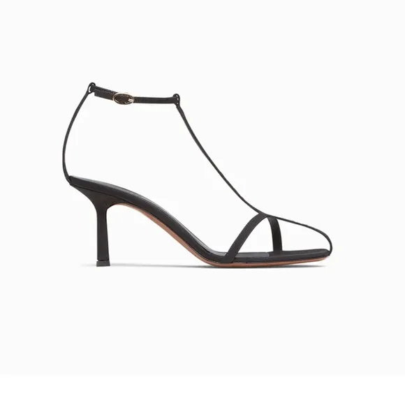 Neous Sandals 👠