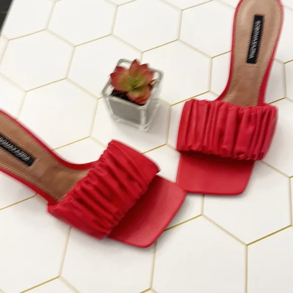 NEW $219 BCBGMAXAZRIA Dallas Red Ruched Heel mule sandals women size 6